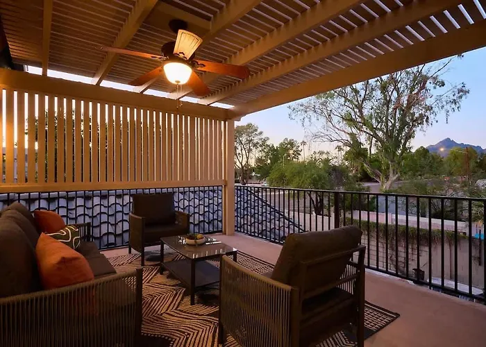 Citrus-pool & Spa-walk 2 Restaurants, Shops & Bars * Phoenix